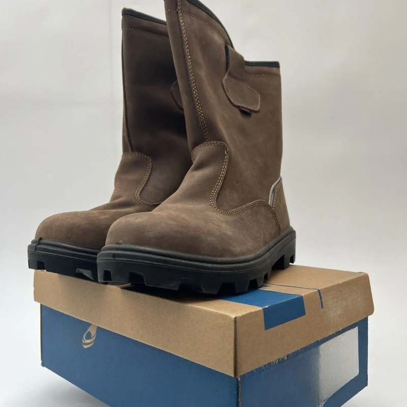 Leadership oil high-top anti-smashing and anti-static simplex shoes