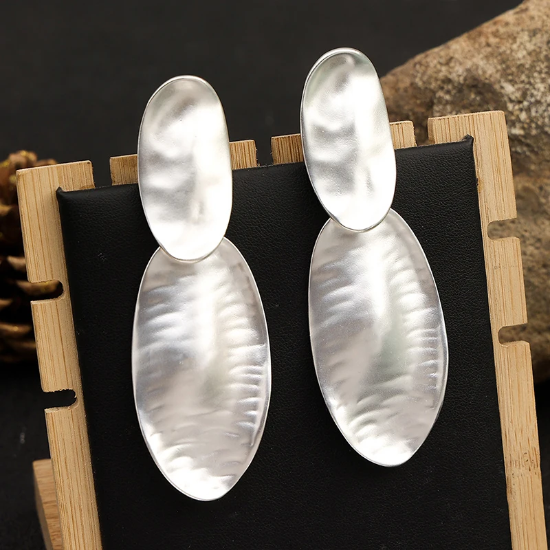 مبالغ فيها هزاز تصميم ماتي الذهب معدن هندسي طويل كليب على الأقراط لا ثقب أقراط الحفلات مجوهرات هدايا للنساء