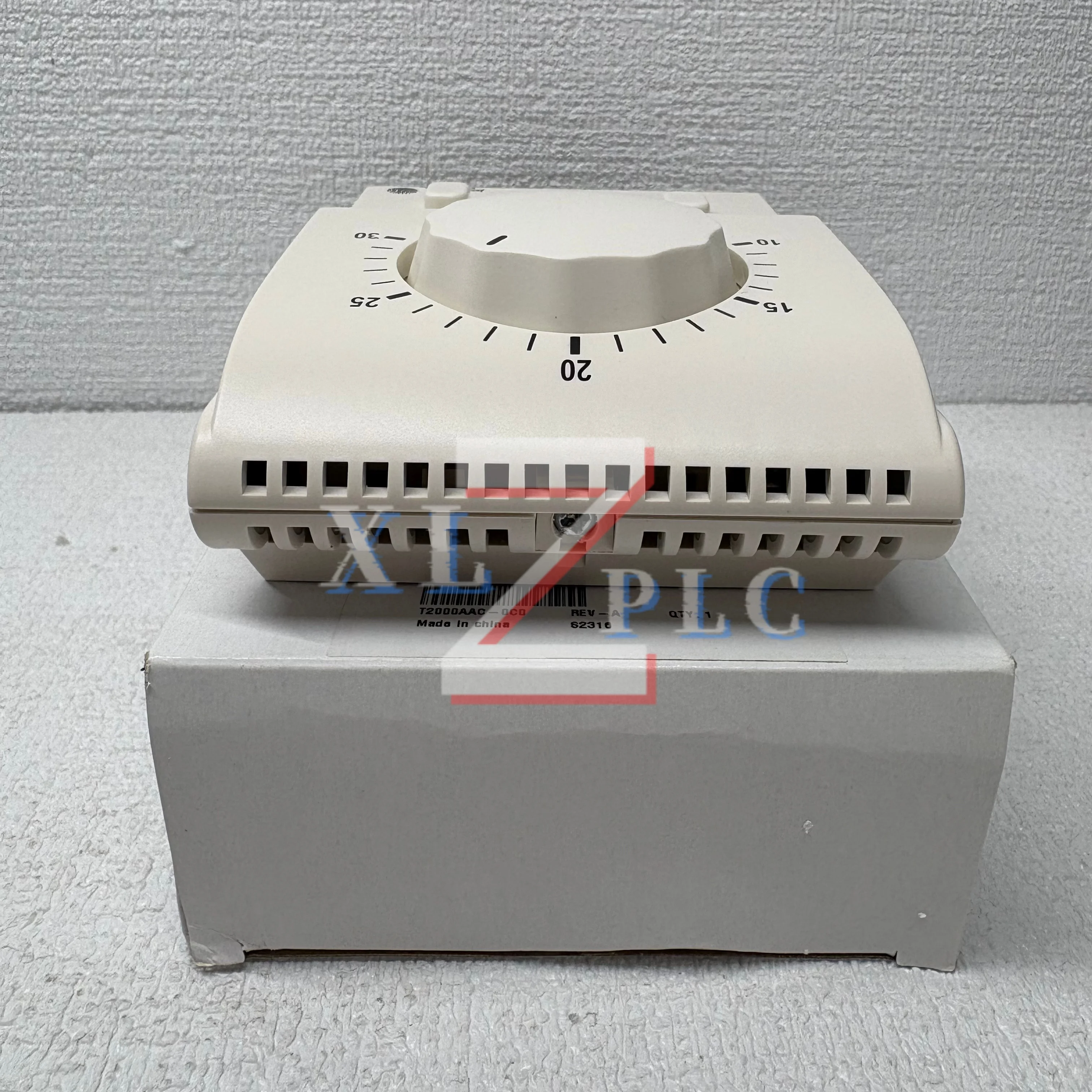 Brand New T2000AAC-0C0 Temperature Controller Switch