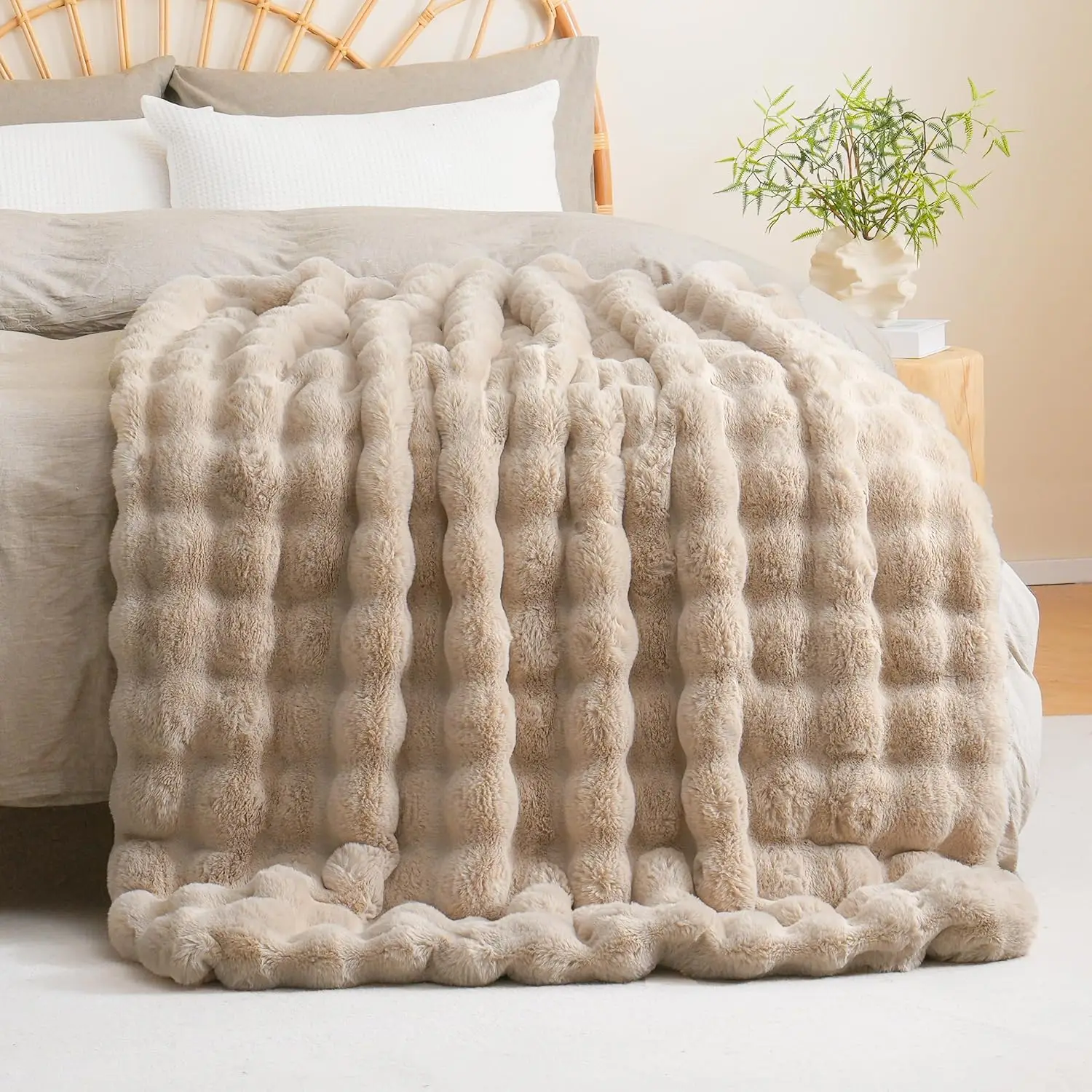 Super Soft Faux Rabbit Fur Blanket All Seasons Bubble Blanket for Bedroom Bed & Sofa Knitted Fleece Winter Home Decor