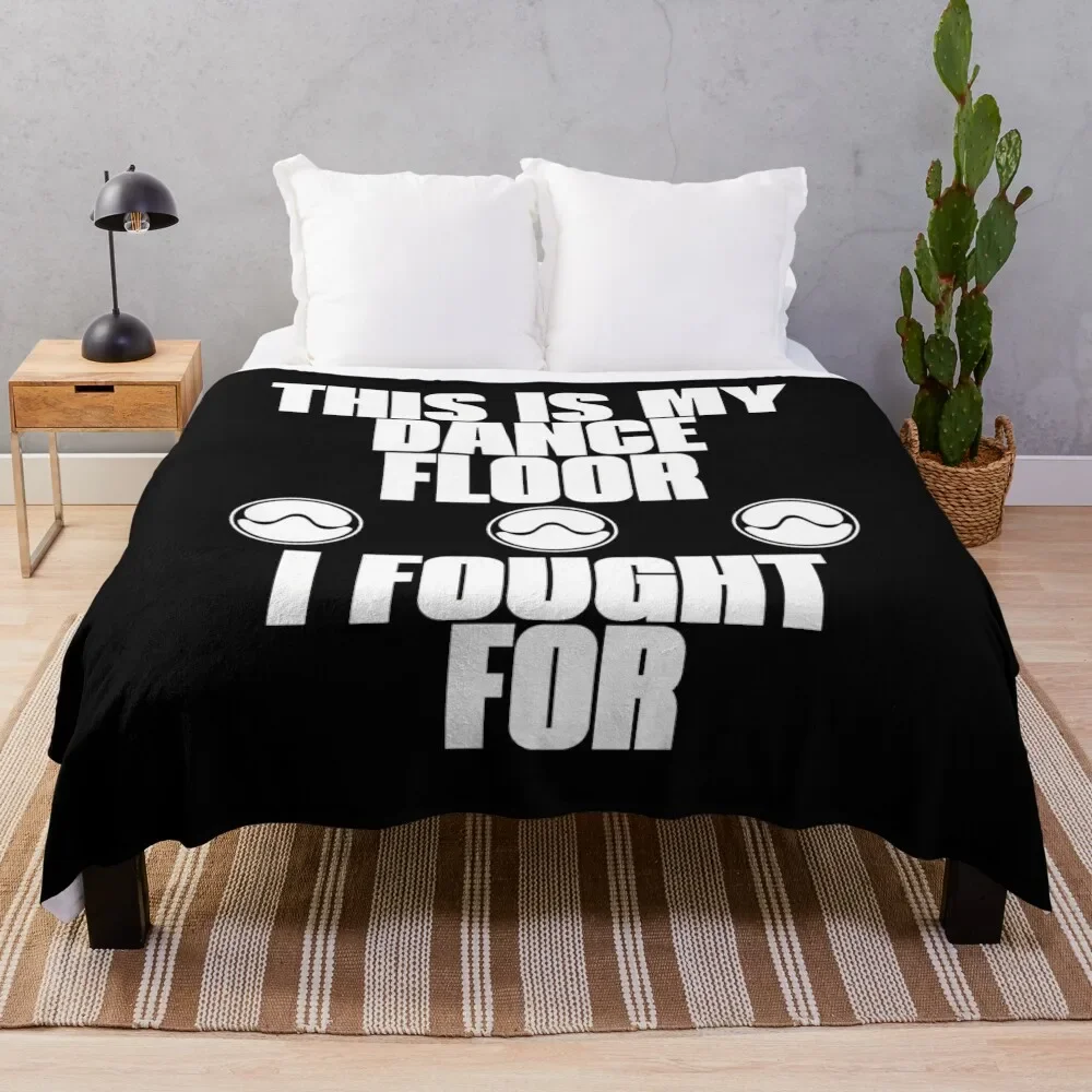 

Free Woman Black and White Throw Blanket bed plaid Thermals For Travel Blankets