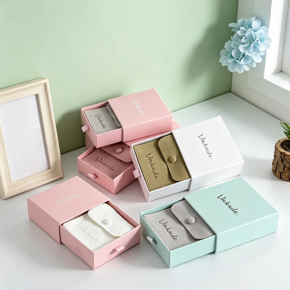 

Custom 10*10*2cm Luxury Jewelry Drawer Boxes Pink Kraft Paper Earring Ring Packaging Display Box With Microfiber Snap Bag Pouch
