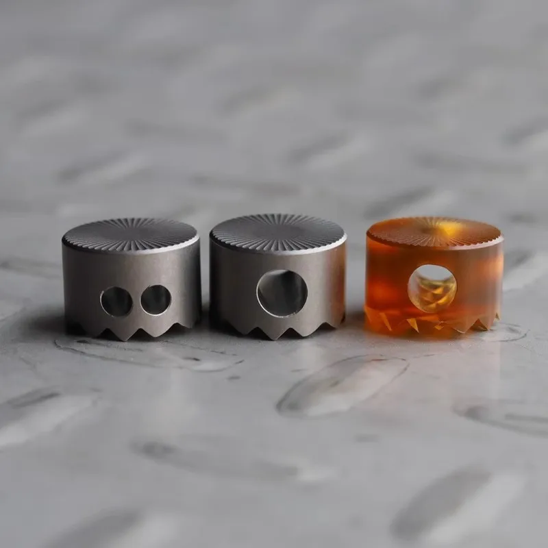 

Titanium alloy TC4/ Ultem amber PEI Braided Rope Little Hedgehog shaped Pendant EDC tool Buckle Creative DIY Massage Tool