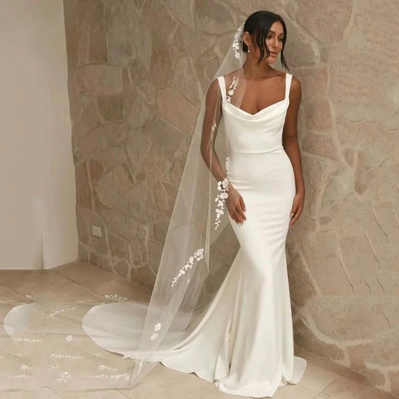 Robe de mariée sirène en satin pour femme, col carré, robe personnalisée sur mesure, superbe robe de mariée avec voile en dentelle