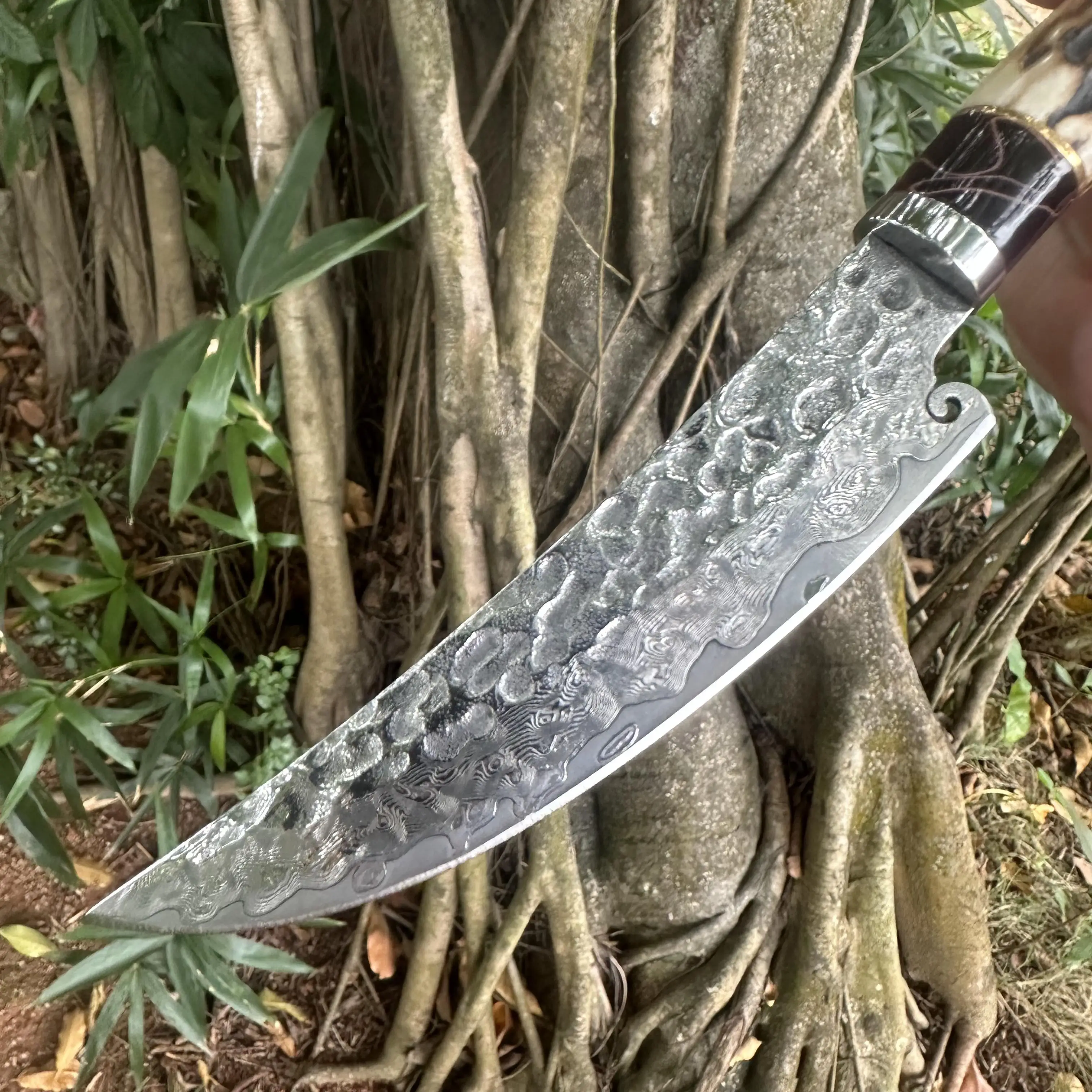 Topwell Handmade Knife Premiun VG10 Damascus Blade  Antlers Handle Super Sharp With Real Leather Sheath Hunting Camp Collection view 4