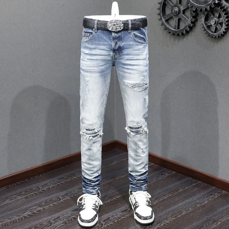 

Designer Fashion New Men's Jeans Ripple Elastic Slimming Water Washed Retro Light Blue Piercing Patch Jeans High Street Hip Hop