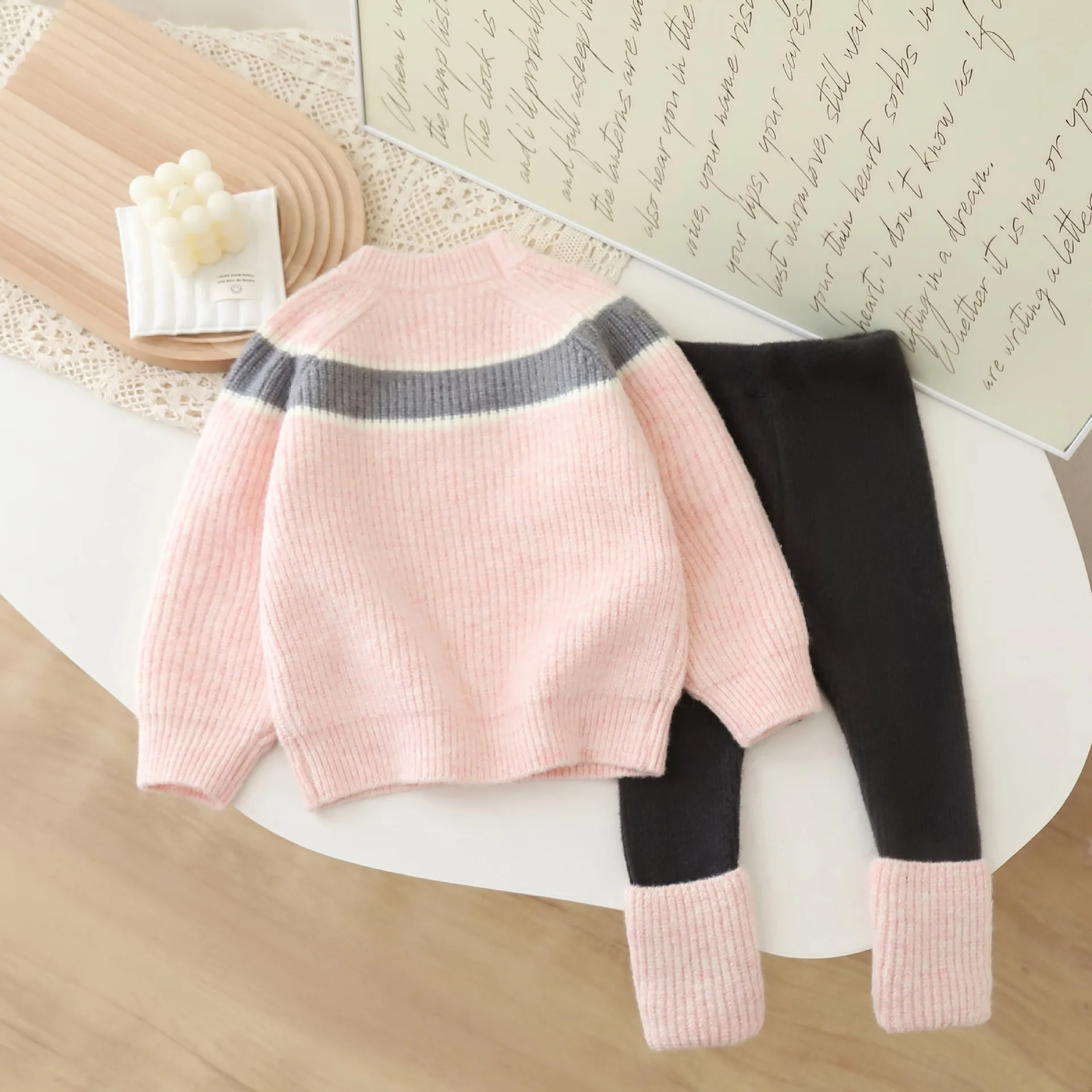 طقم سترة وسراويل ضيقة برقبة دائرية للفتيات لخريف وشتاء 2025 تصميم قرش 90-130 سم