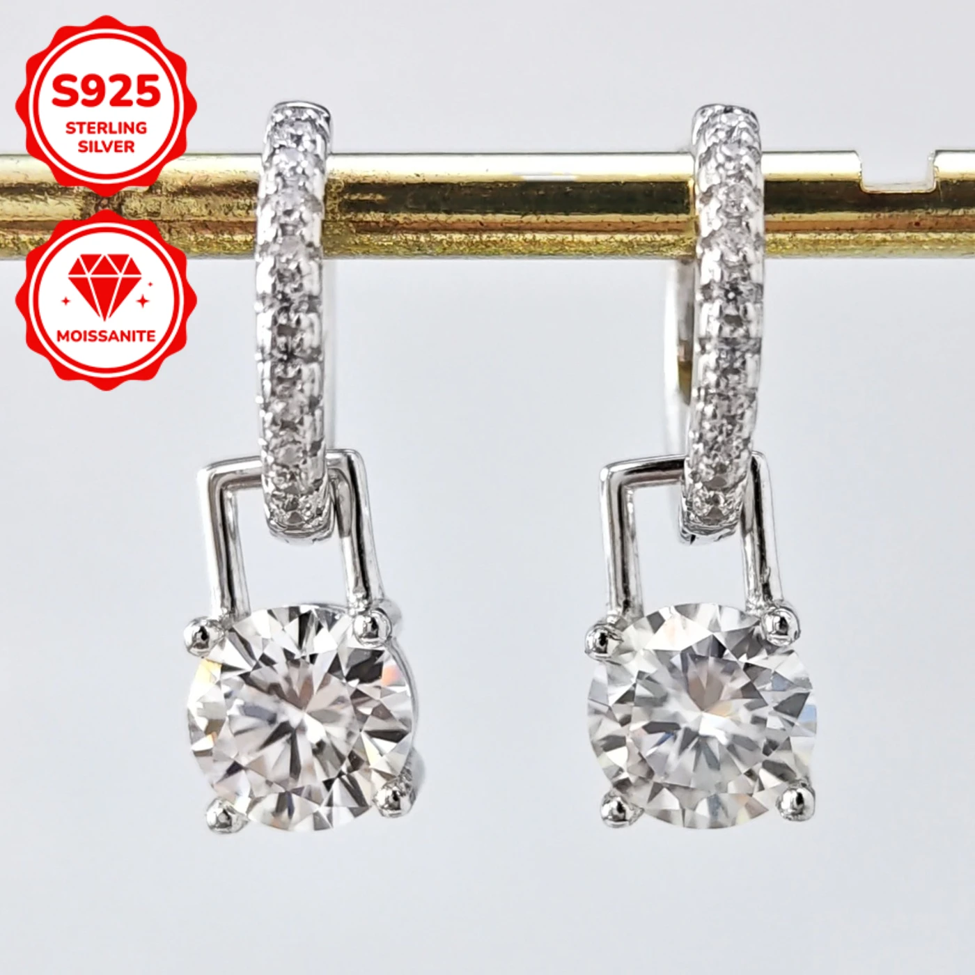 

1Pair 1Carat S925 Silver Moissanite Earrings Are Exquisite Jewelry for Daily Wear, Dazzling and Extremely Beautiful.