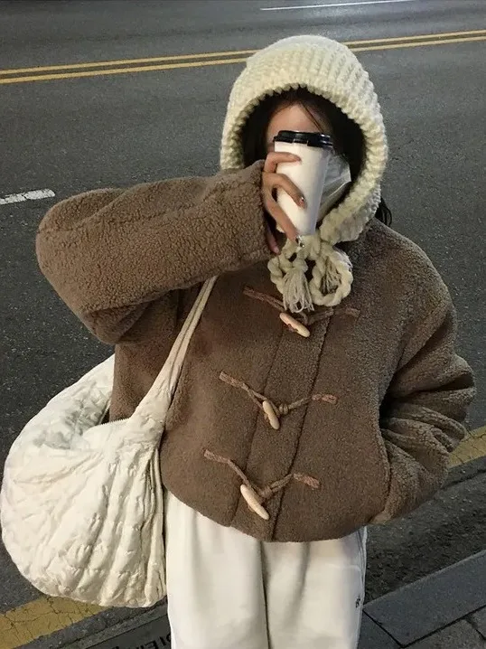 Faionable Chic Women's Winter Coat Warmth Fluffy Outerwear Korean Sle Loose Fit ort Length Button up Outerwear