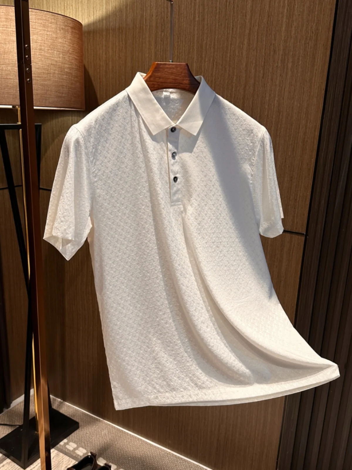 

Элитная шелковая мужская повседневная летняя футболка с отложным воротником, легкая, дышащая, модная, в городском стиле