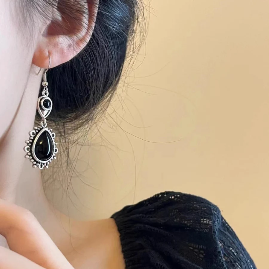 Bohemian Ethnic Indian Earrings Jewelry 2023 Women Alloy Hollow Carved Gypsy Black Gem Boho Vintage Long Earrings Jhumka