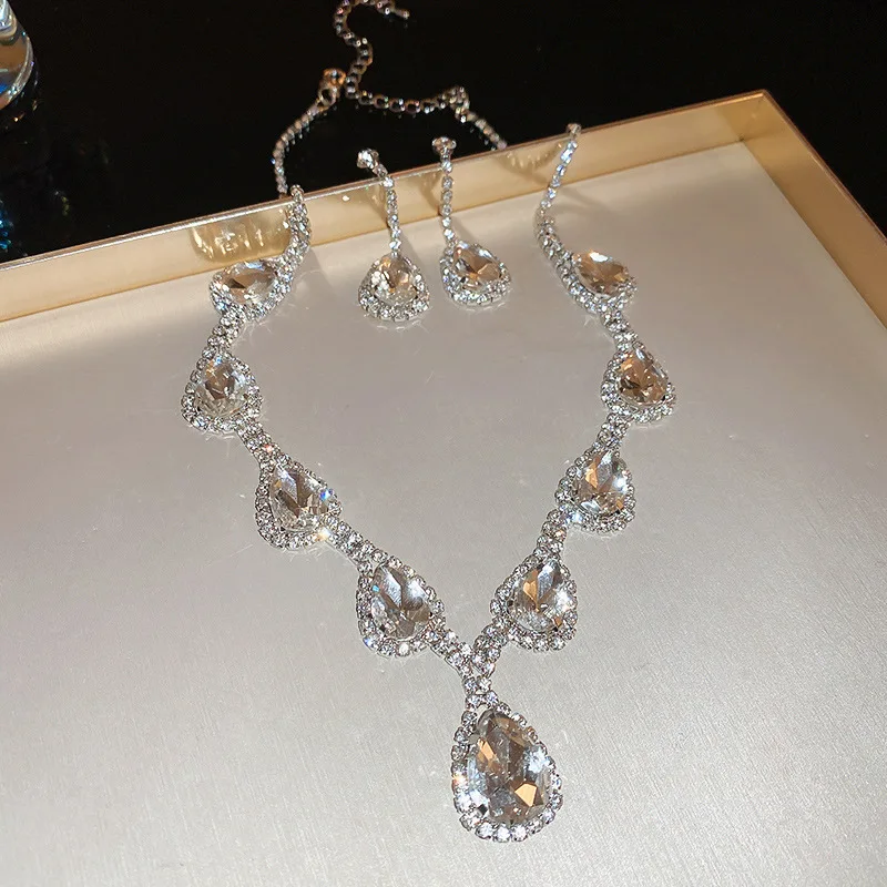 Bunte Strass-Wassertropfen-Runde Blumen-Halsketten für Frauen, Vintage, erweiterte Kragenketten, ästhetischer zierlicher Schmuck im Großhandel