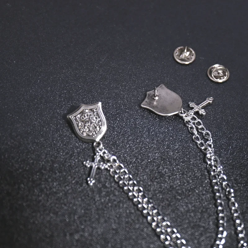 AN012 Rustic Silver Style Shirt Collar Decoration Necklace Alloy Metal Shield Pattern Lapel Pin Fashionable Accessory for Men