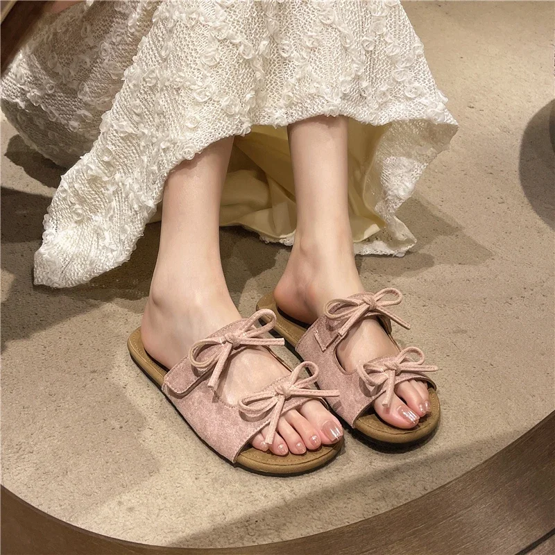 Новые женские тапочки, размеры 35–40 ярдов, замшевые сандалии на плоской подошве с круглым носком и бантом, универсальная удобная пляжная обувь с мягкой подошвой