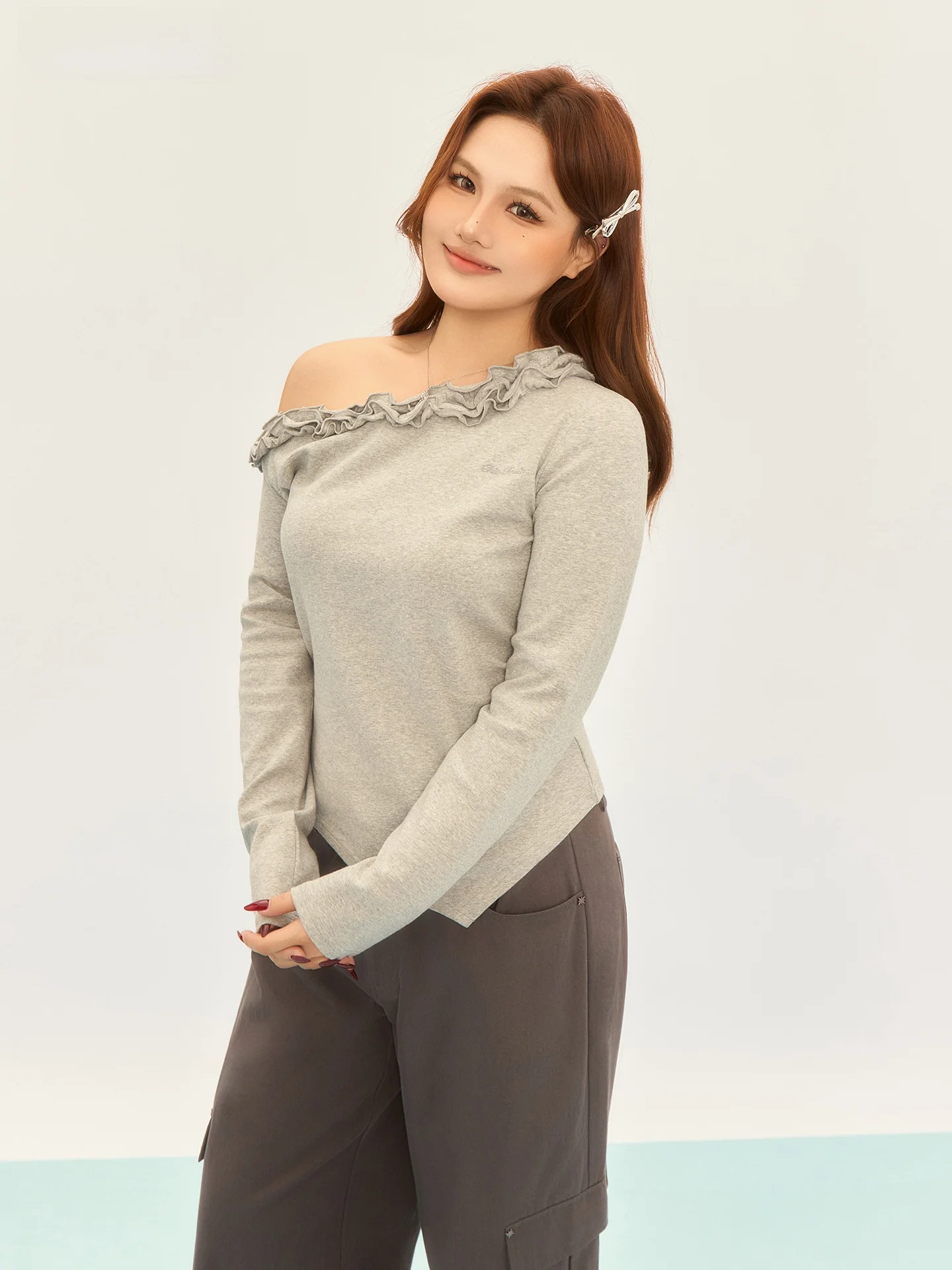 

Футболка Slim Fit с длинным рукавом и кружевным воротником, оригинальный дизайн, с завязками на талии, из смесовой хлопковой ткани, с вышивкой, с открытыми плечами.