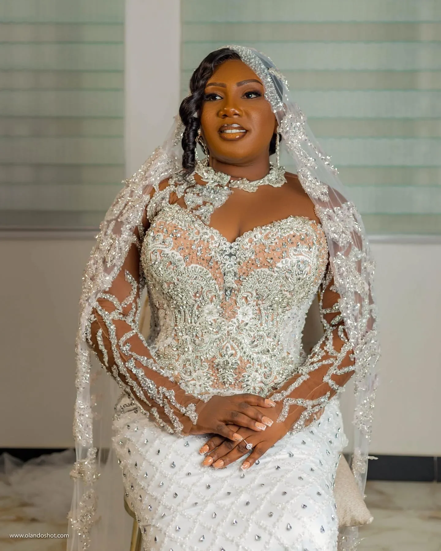 فستان زفاف فاخر بياقة عالية وخرز كريستالي سباركلي من Vestidos Noivas مقاس كبير وأكمام كاملة فستان زفاف رسمي #3