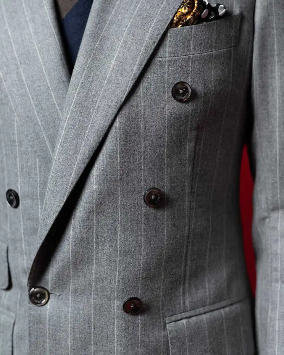 Plaid Men Suit 2 Piece Jacket Pants Peaked Lapel Double Breasted Slim Fit Blazer Business Occasion Wedding Tuxedo Costume Homme