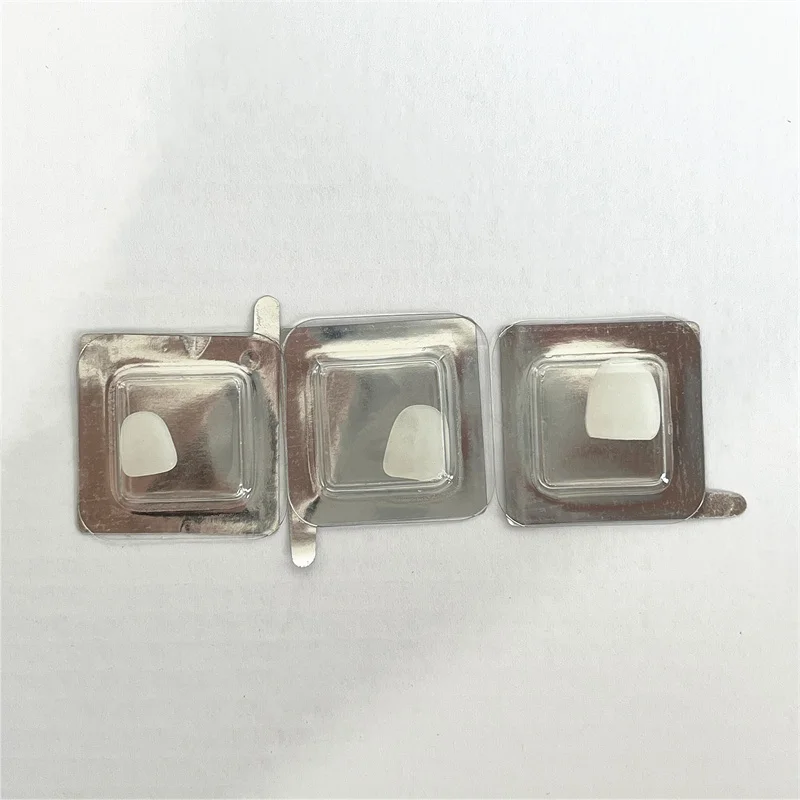 قشرة البورسلين المركبة للأسنان تبييض الأسنان الأمامية القشرة السفلية العلوية مواد ترميم طب الأسنان البيضاء الساطعة