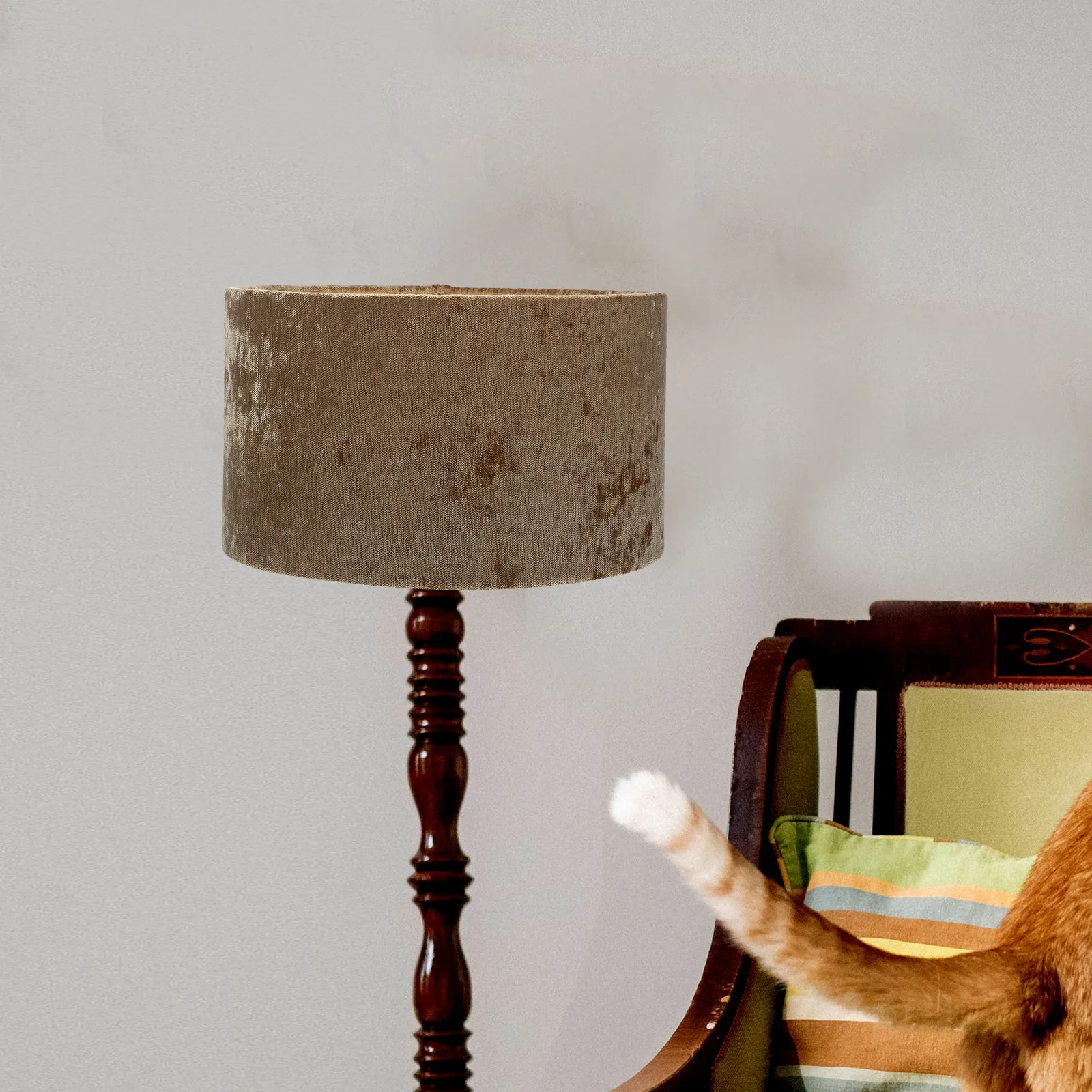 

Velvet Lamp Shades 30cm White E27 E14 Study Bedroom Living Room Desk Table Floor Bedside Lamps Shade Replacement Metal Fabric