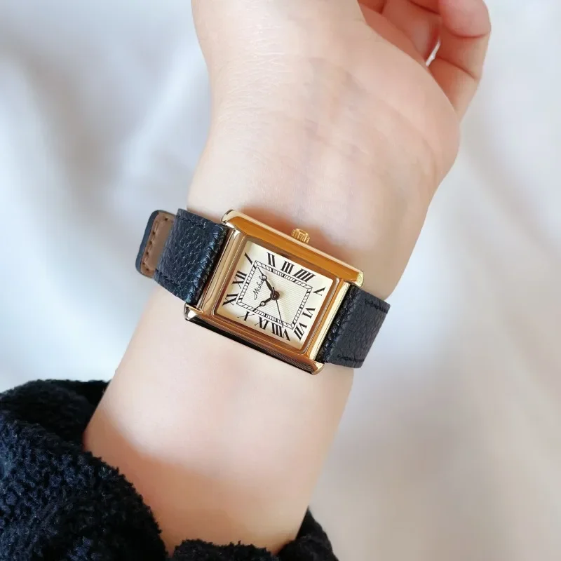 2024 New Women's Watch Quartz Watch Vintage Gold Plated Roman Number H Dial Leather Strap Women's Bracelet