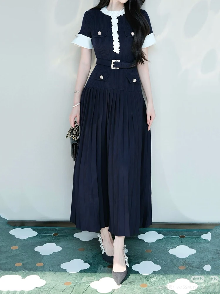 2026 Autumn/Winter Women's Small Chino Style Beaded Flower-Decorated A-Line Pleated Knit Dress with Waist-Slimming Design