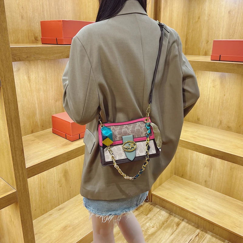 

Luxury Women Elegant Leather Shoulder Bag Vintage Tote Bag Fashionable Crossbody Bag Iconic Fashion Signature Design Bag