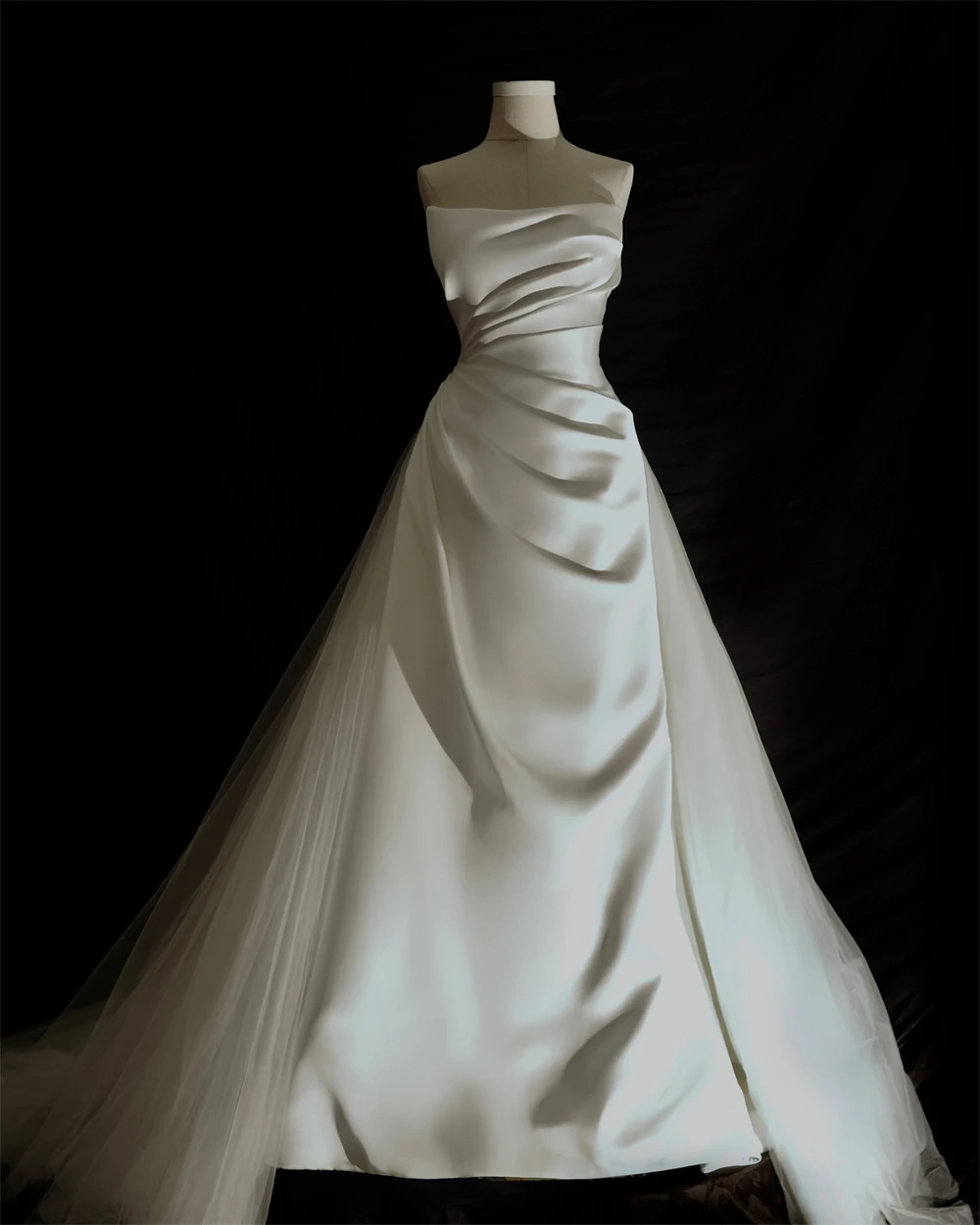 

Customized Simple Satin Wedding Dresses Modern Strapless Sleeveless Wedding Dress Exquisite Court Train Special Occasion Gowns