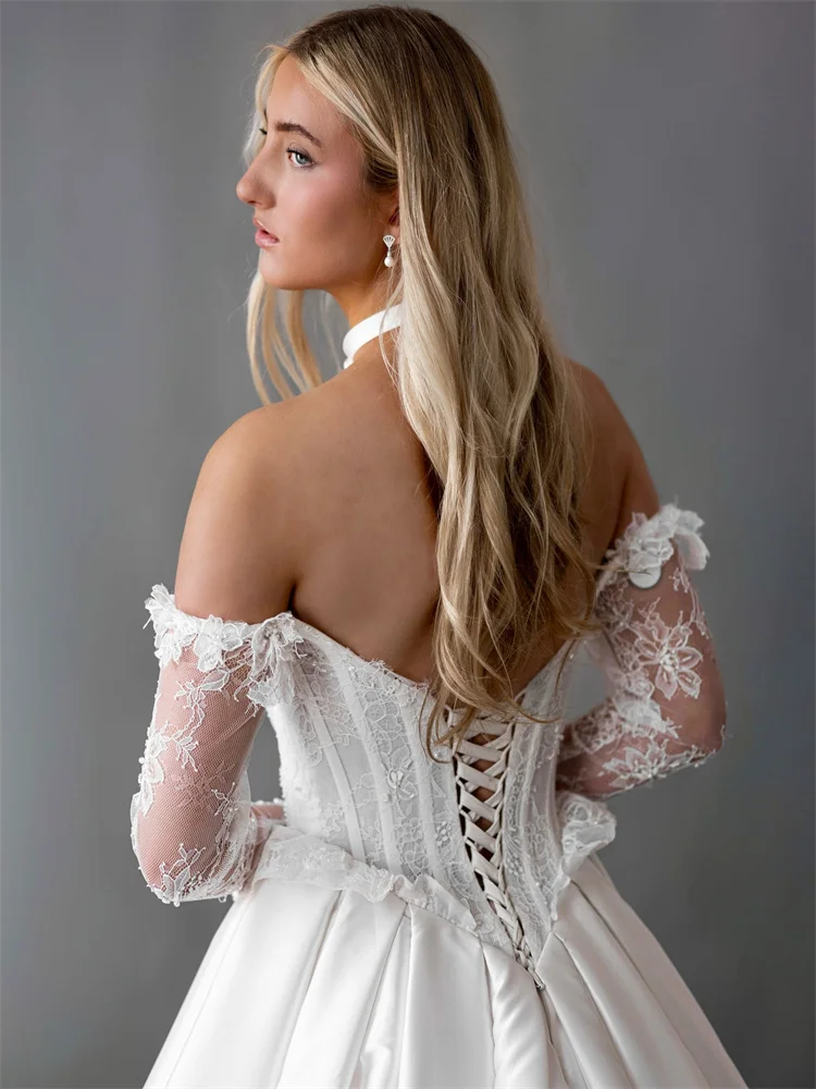 カスタムメイドのボートネック、ロングレーススリーブ、サテンAラインウェディングドレス、オープンレースアップバック、フロア丈、スイープトレイン、花嫁用ガウン