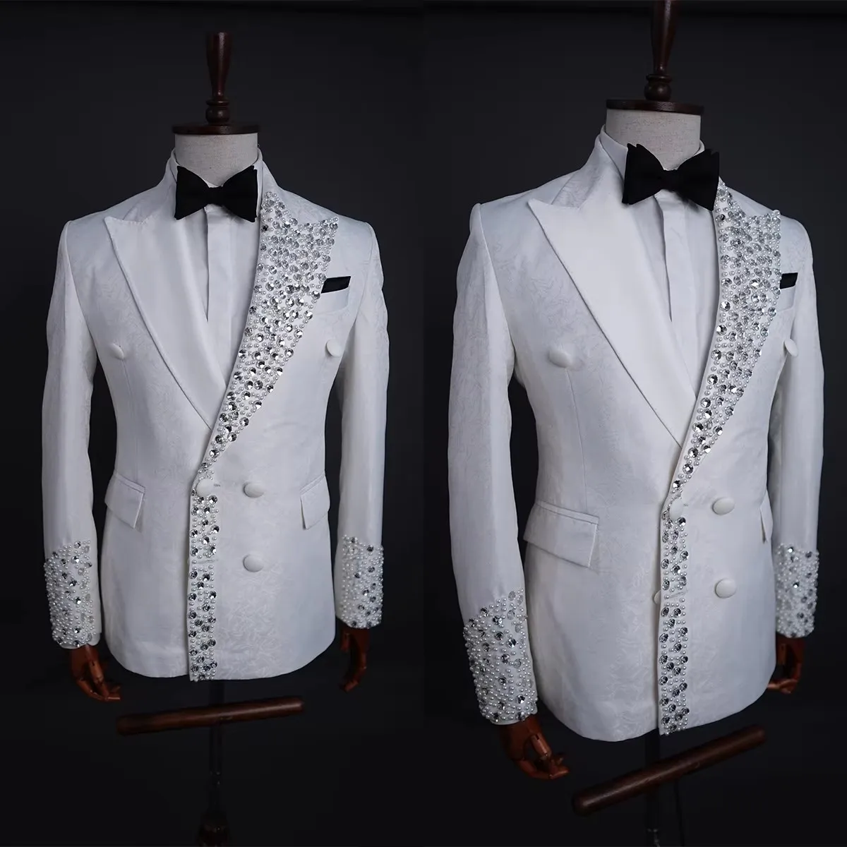 

Wedding Men Suits Jacket Tuxedos New Design Crystal Beads White Floral Peaked Lapel Double Breasted 1 Pieces Blazer Custom Made