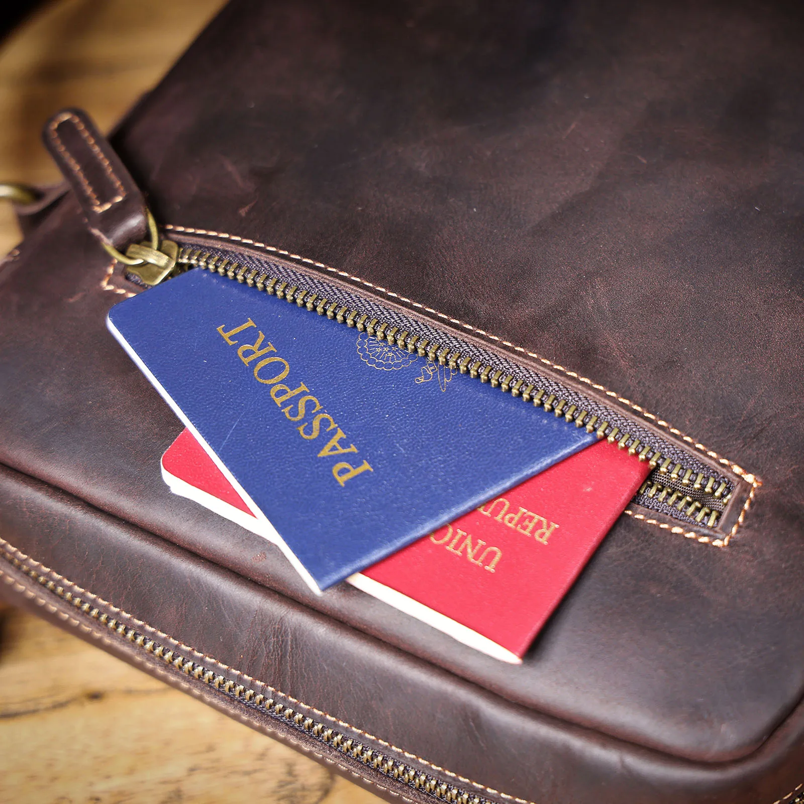 S.WORKER Vollnarbenleder Herren-Umhängetasche Vintage Crossbody Sling Bag für Männer – Detail 15