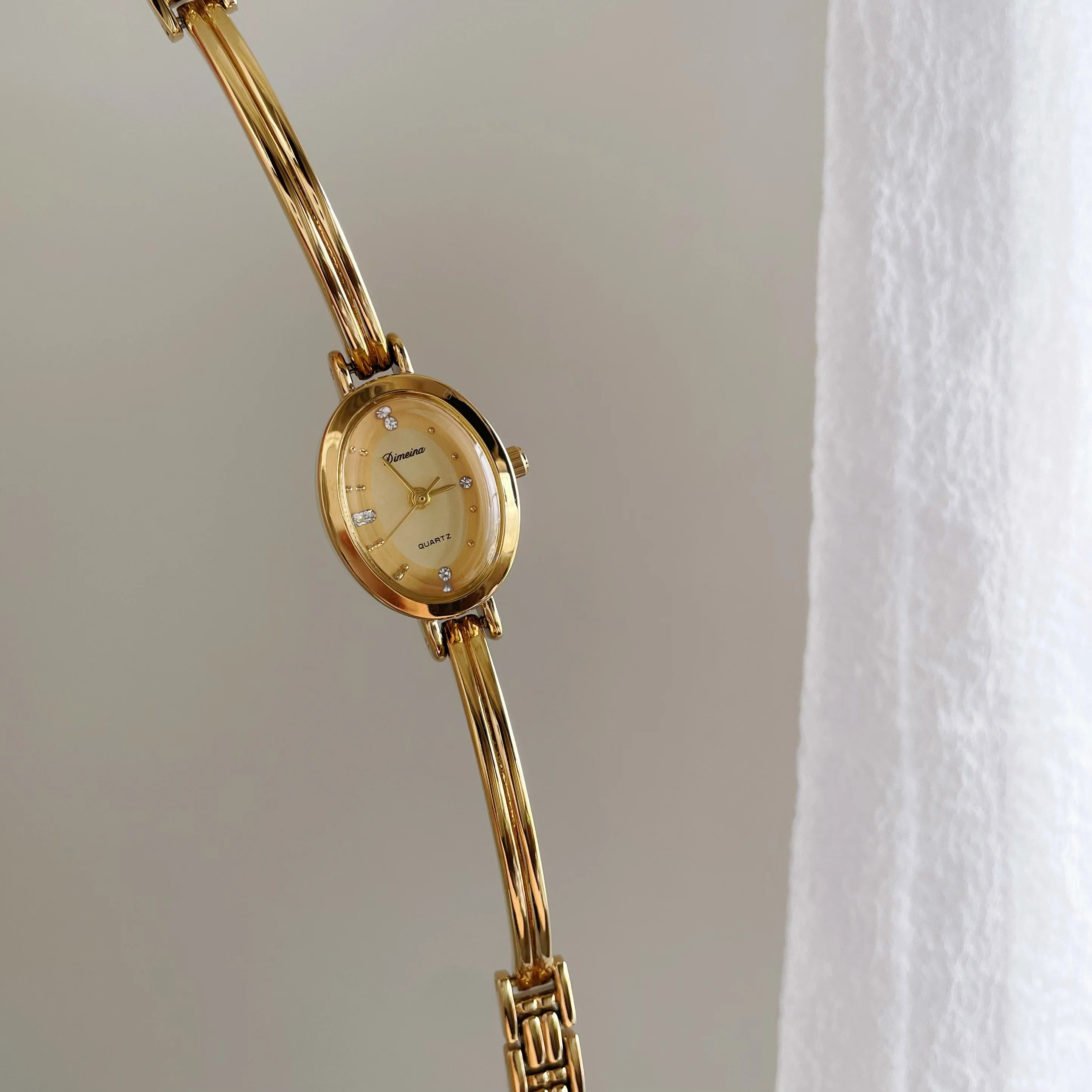 

Овальные часы-браслет с маленьким циферблатом из нержавеющей стали и тонким ремешком для женщин, повседневные модные высококачественные золотые часы, кварцевые часы в подарок