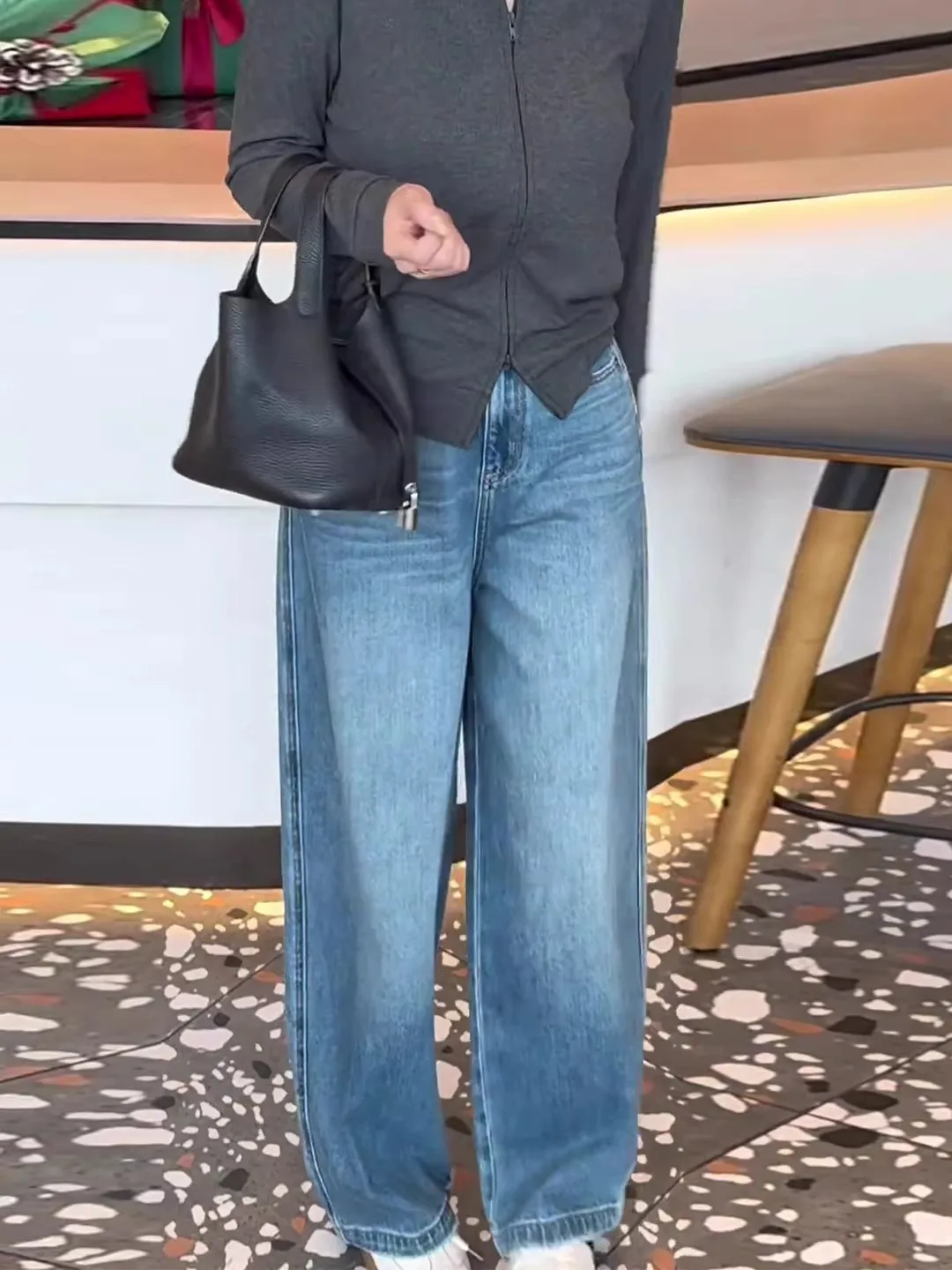 

Blue High Waist Wide Leg Denim Jeans Women's Loose Slimming Straight Cut Trousers Spring 2026 New Style Covering Flattering