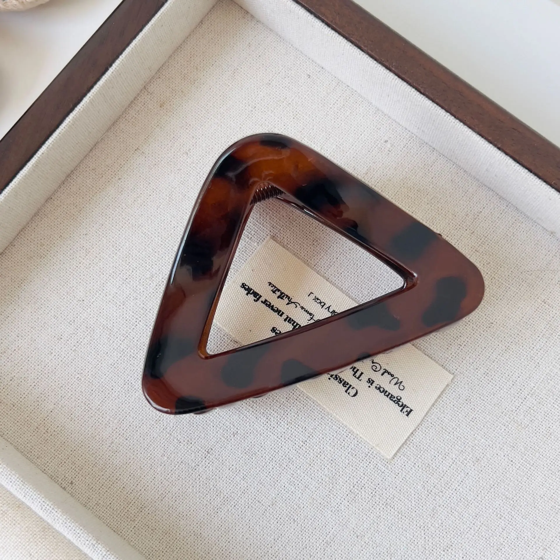 

Korean Geometric Hair Clip Triangle Shape Claw 2025 New Versatile Updo Accessory for Women High Ponytail Back Head Clip