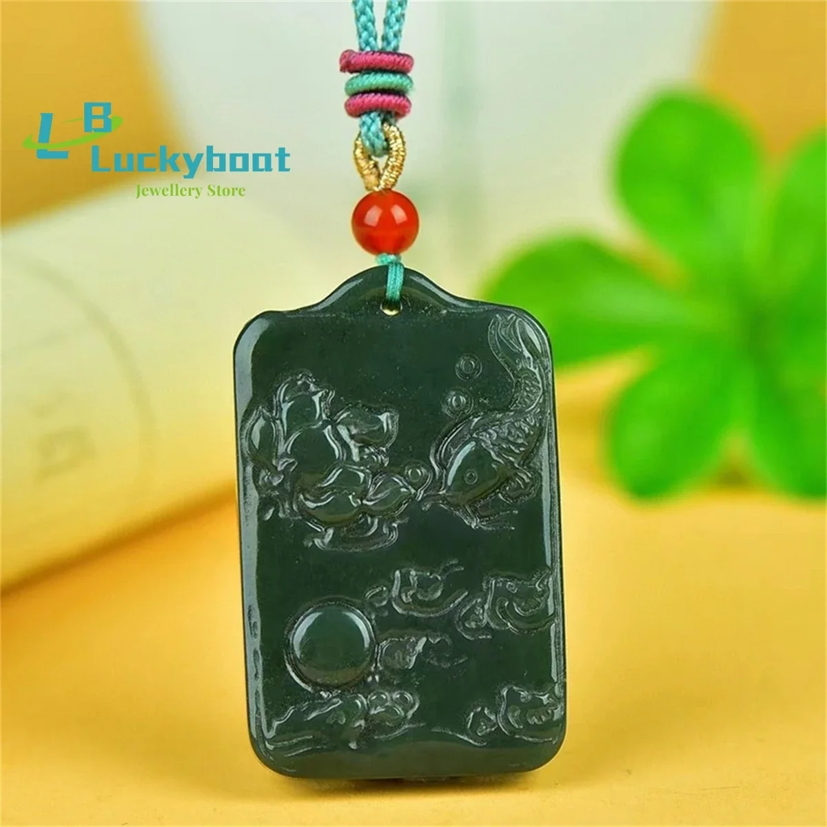 

Двусторонний резной кулон «Рыба лотоса» из натурального и Тянь Цинюу — это просто, персонализированный, универсальный и модный.