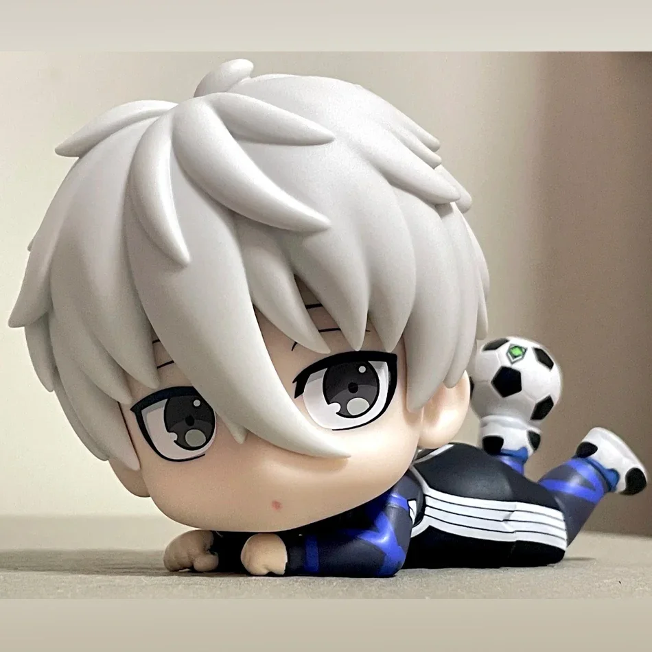 Blue Lock Kawaii Nagi Yisagi Isagi Yoichi figura de acción sentada muñeca modelo de mesa periférico de animé juguete de regalo de cumpleaños creativo