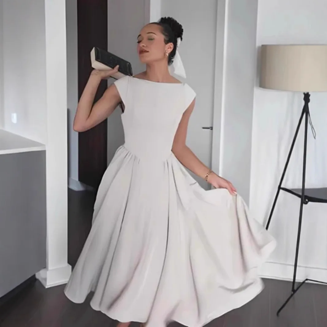 2025 Primavera estilo francês puramente sensual vestido evasê definido na cintura sem mangas com design recortado nas costas