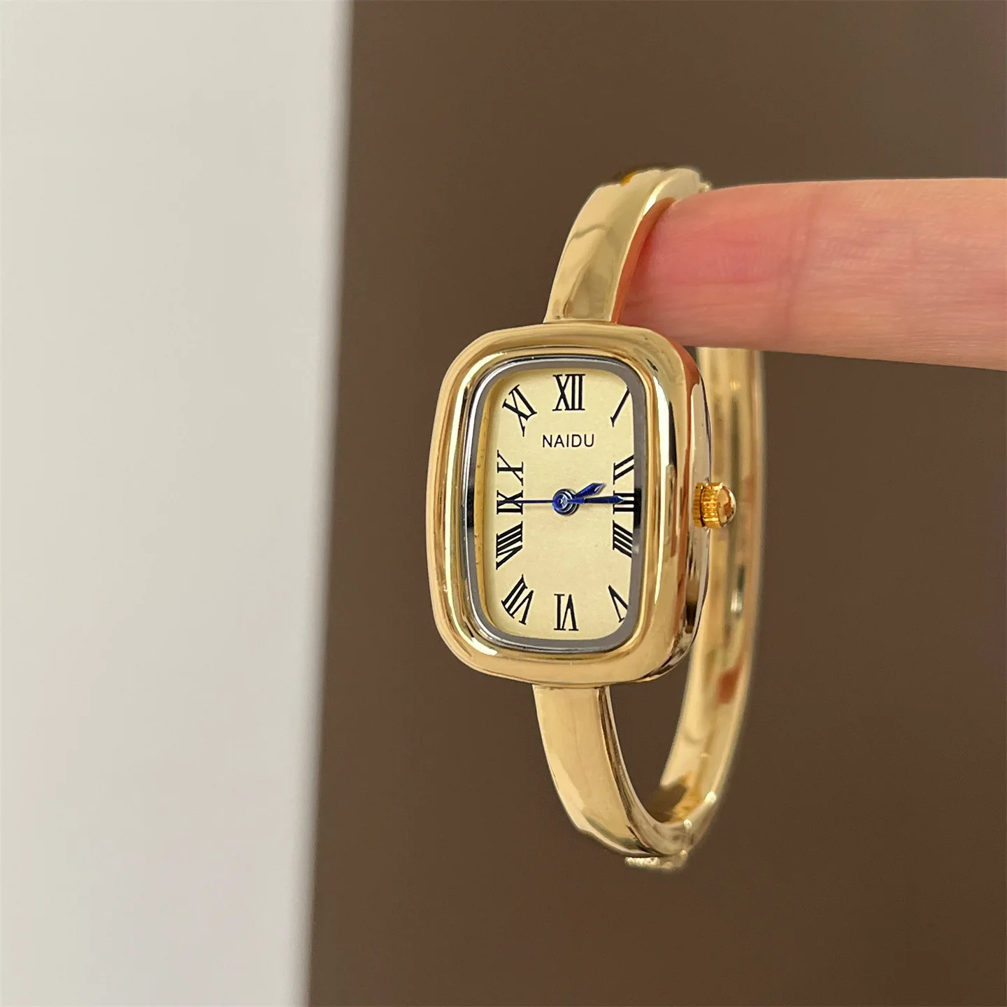 square-shaped-bracelet-watch-for-women-exquisite-simple-elegant-fashionable-and-sophisticated-with-a-vintage-gold-design