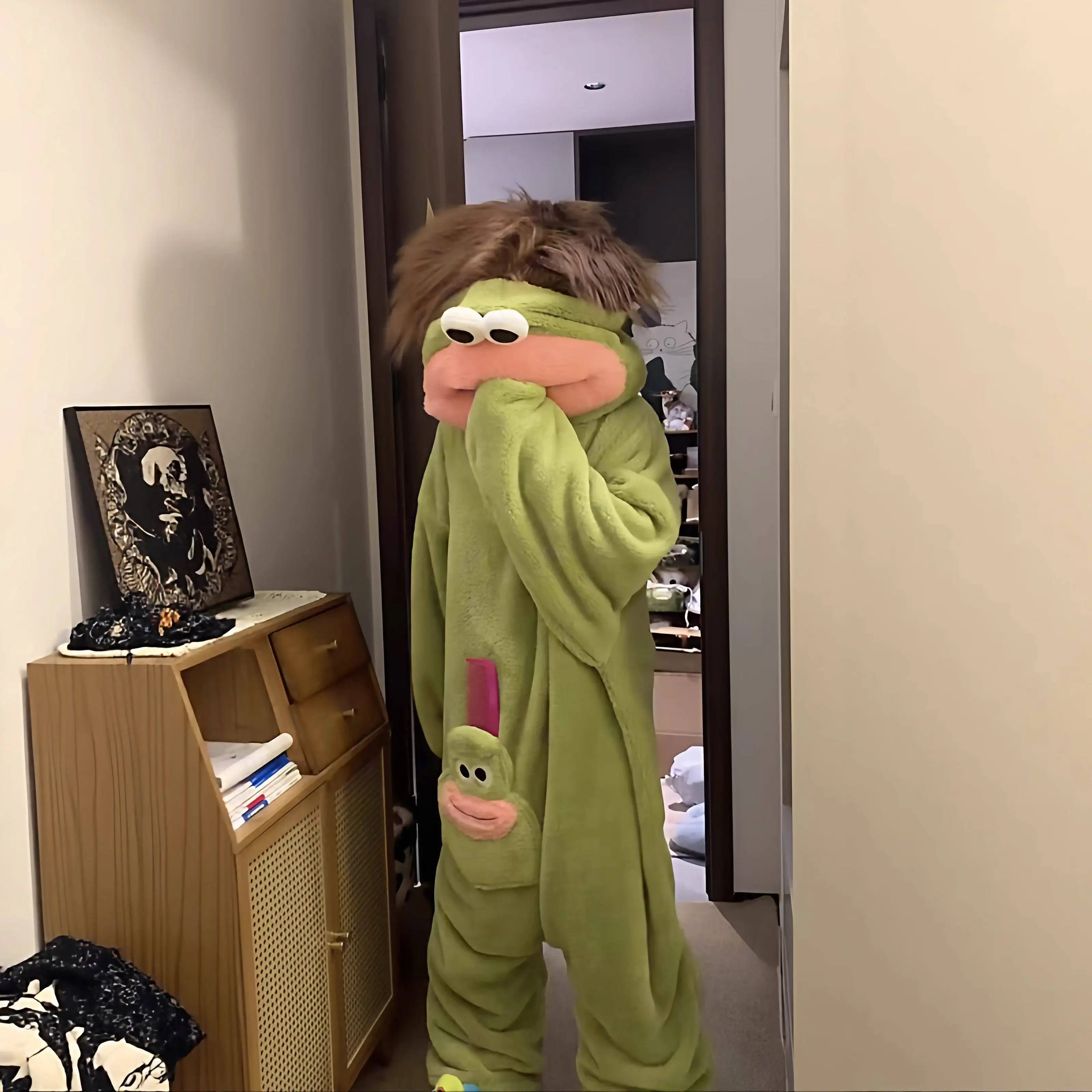 Big Mouth Monster Niedlicher, lustiger Onesie-Pyjama aus verdicktem Korallenfleece, Homewear für Paare, Männer und Frauen, Herbst-Cartoon-Winter-Pyjama – Detail 6