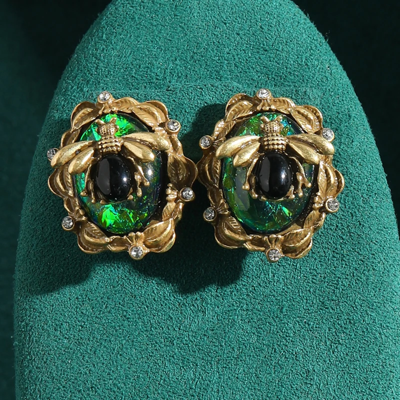 

Vintage Black Stone Antique Gold Color Bee Stud Earrings Green Opal Accessories For Woman Jewelry Luxury Designer 2025 Outfits