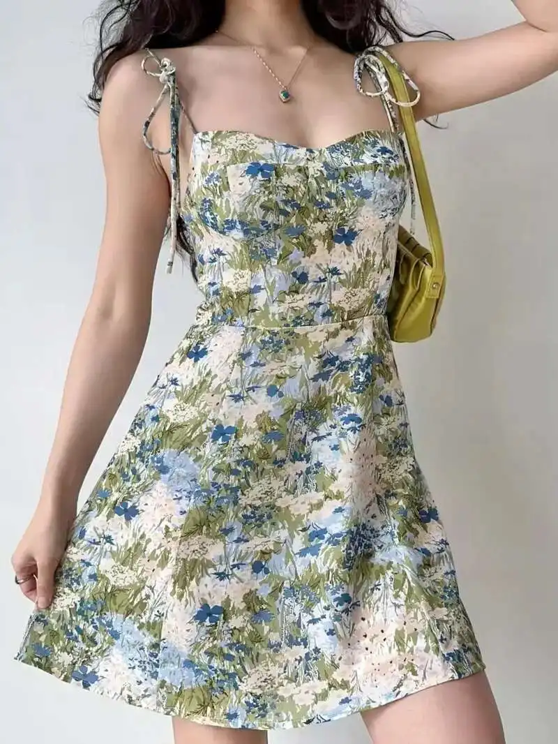 صيف جديد 2024 النمط الأوروبي الأمريكي سليم الدانتيل يصل منخفضة الرقبة عارية الذراعين فستان بكتافة المرأة عالية الخصر التفاف الورك فستان قصير YKT3