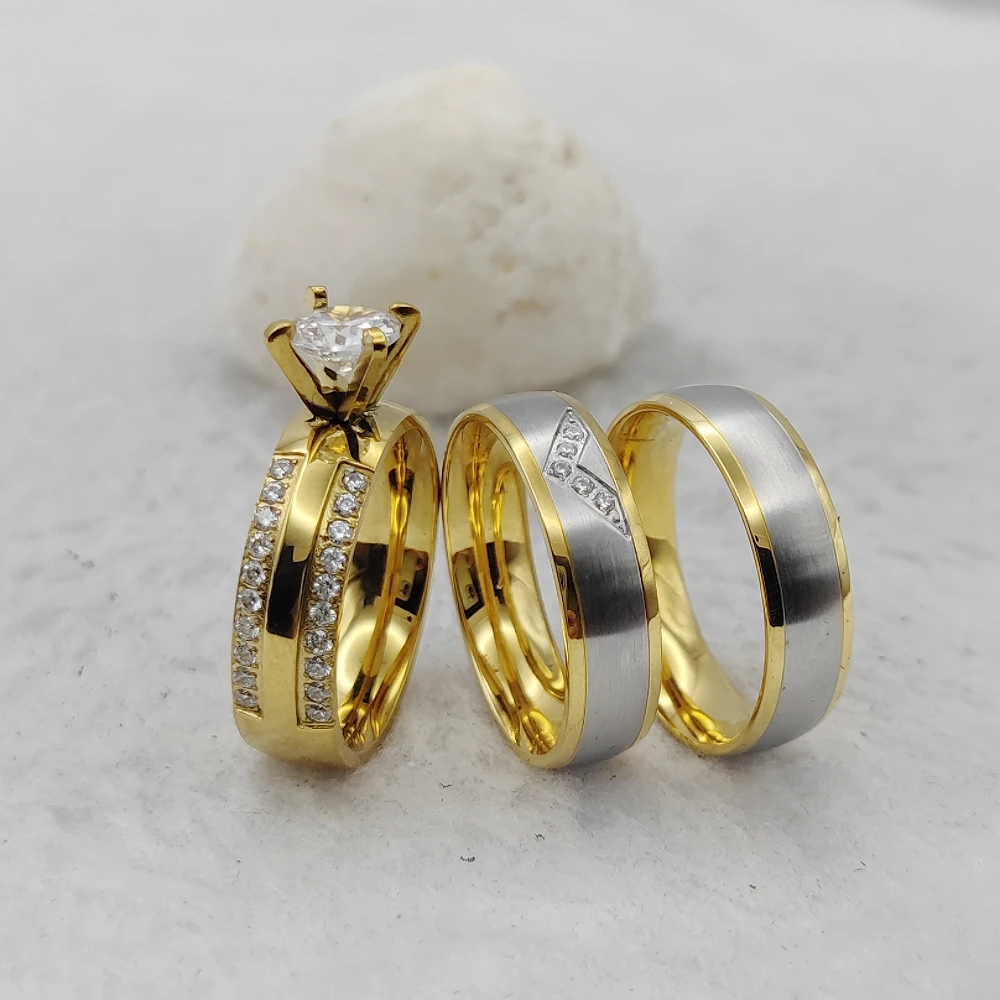 Conjunto de anillos de propuesta de boda para mujer, joyería de titanio chapada en oro de 18k, diseño de sala de exposición de Alianza Interior moderna