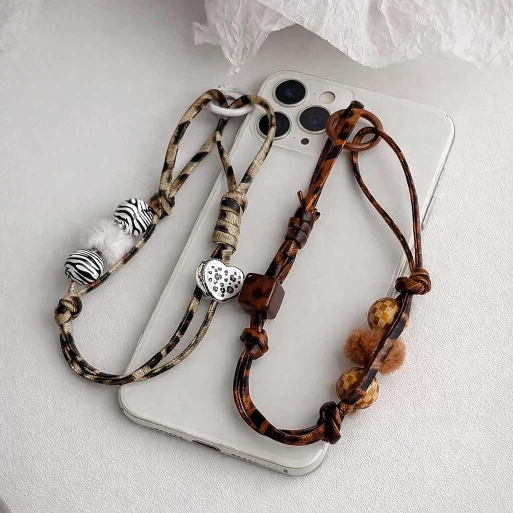 

Тканевый ремешок для телефона с леопардовым принтом, милый ремешок на запястье с сердечком и бусинами, эстетический брелок-подвеска для телефона