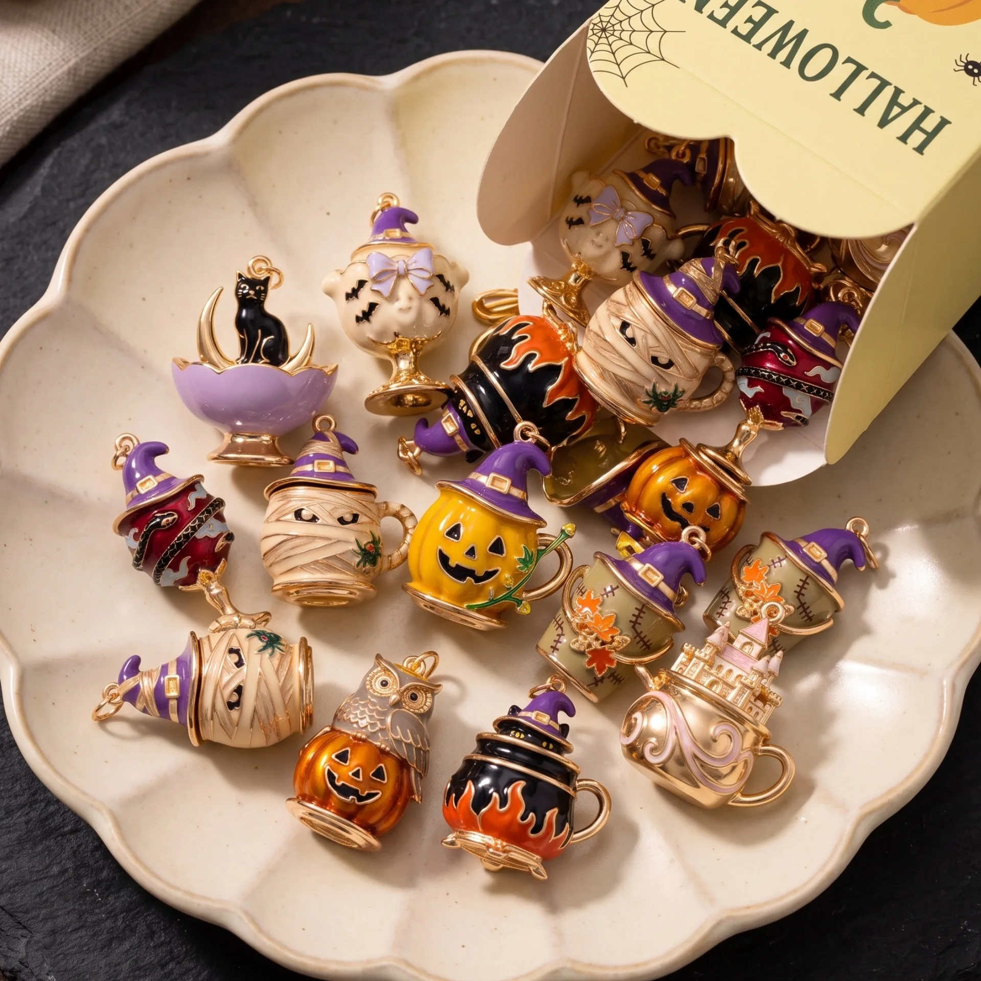 ハロウィンおもしろネックレスペンダント 女性用 女の子用 魔女カップ パンプキン 黒猫 城 フクロウ ペンダント DIY ブレスレット ネックレス アクセサリー 1