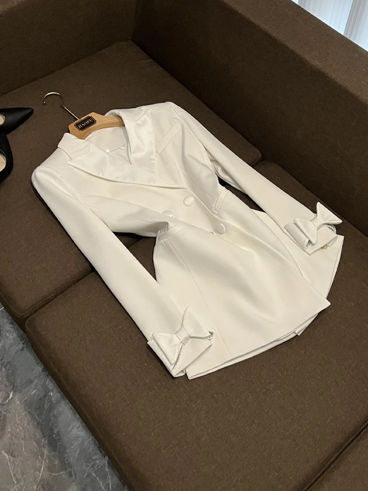 

Faionable Long Satin Men's Suit Jaet with Double Breasts Buttons And Bow Tie Design Commute Sle Women's Outerwear