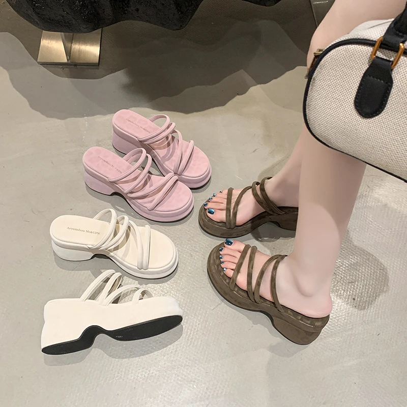 Fashionable Retro Thick Heel Sandals Women's Summer Outdoor Wear 2026 New High-End Roman Slippers Thin Strap Combination