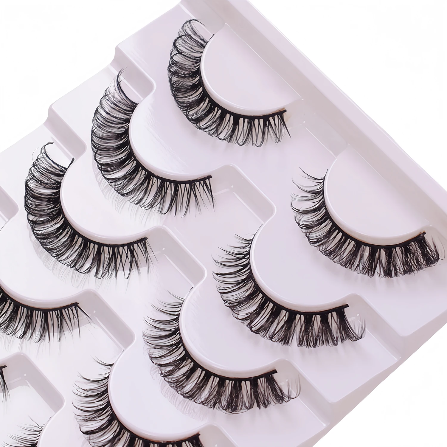 売れ筋の厚くて丈夫なつけまつげ7組。手作りで再利用可能で、素晴らしいアイメイクを作成できます。