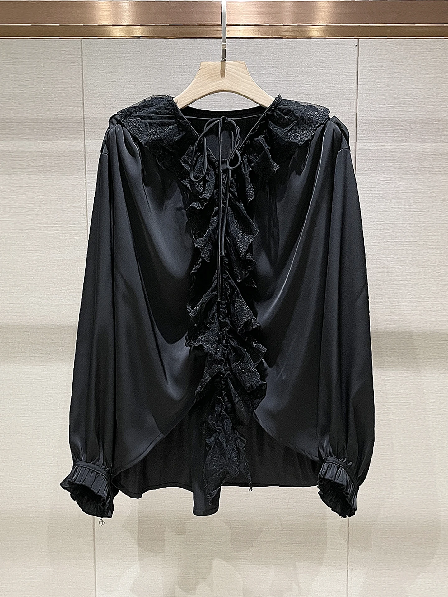 

Bla Lace Trim irt Spring 2026 New Knot Embroidery V-ne Loose Luxury Unique Top Women's Faion Premium Sle