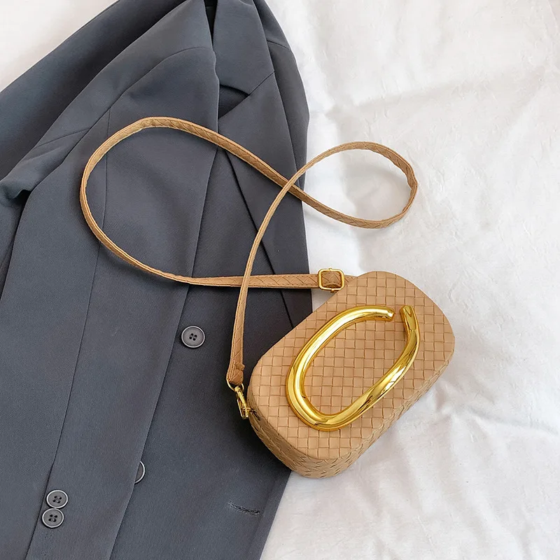 2025 المرأة الأوروبية والأمريكية الجديدة الكتف المائل تمتد حقيبة مشرق مربع الاكريليك حقيبة موضة الزفاف عشاء حقيبة صغيرة