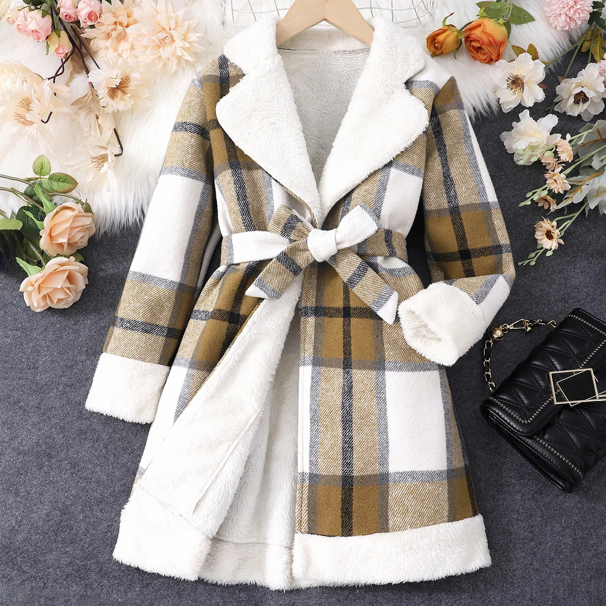 

Girls' long sleeved checkered suit collar jacket