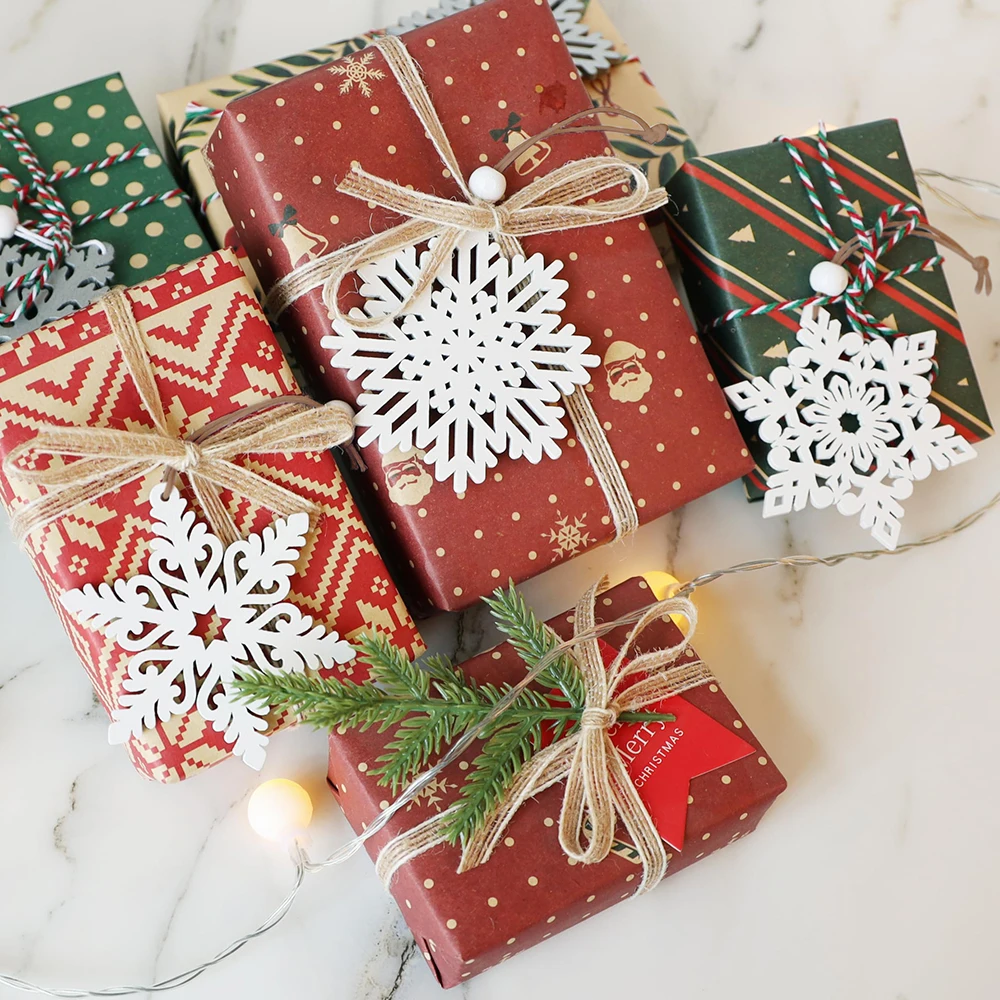 16 قطعة رقاقات الثلج الخشبية البيضاء حلي عيد الميلاد ندفة الثلج للحرف اليدوية زينة معلقة مع خيوط إكليل شجرة المنزل